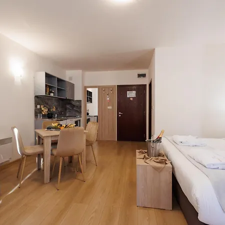 Lägenhetshotell Wood & 4*