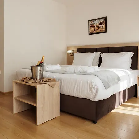 Lägenhetshotell Wood & 4*