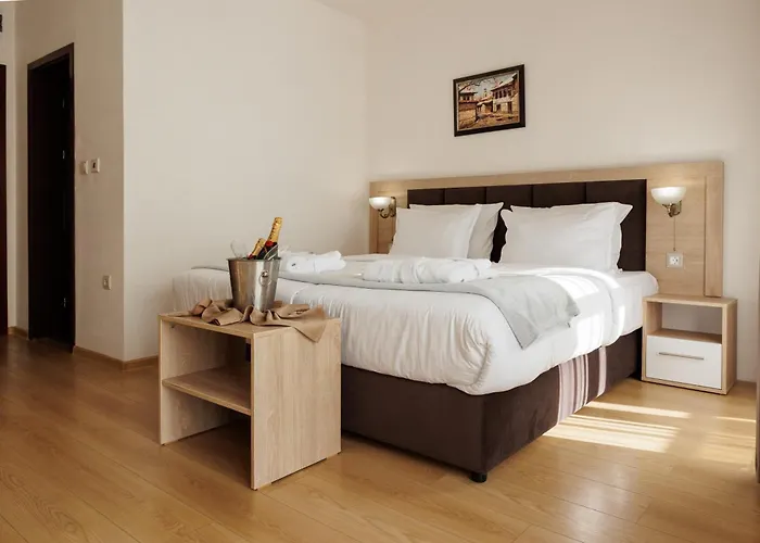 Апартхотел Wood & 4*