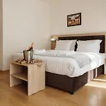 Lägenhetshotell Wood & 4*