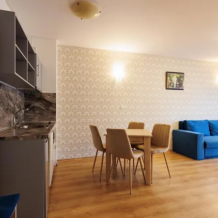 Wood & 4* Бансько