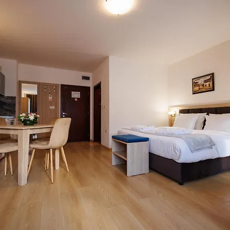 Wood & 4* Бансько