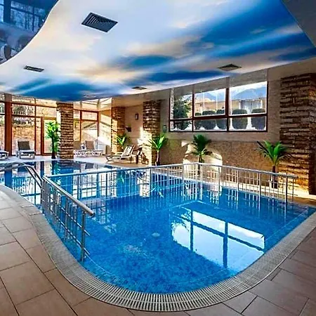 Hotel apartamentowy Wood & 4*